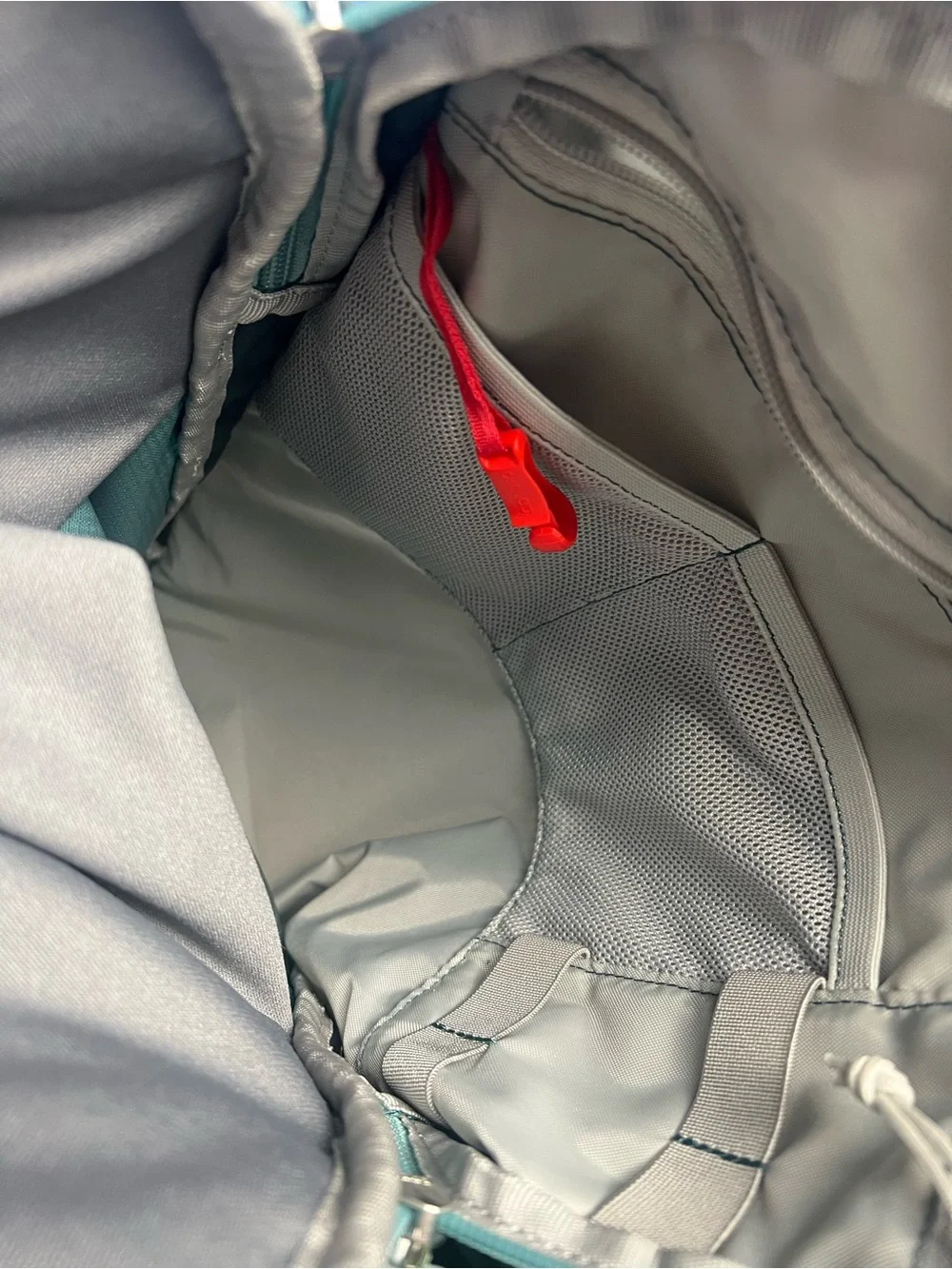 Osprey Axis Blue 24L Hiking Daypack Backpack 15in Laptop Sleeve, 4 Pockets